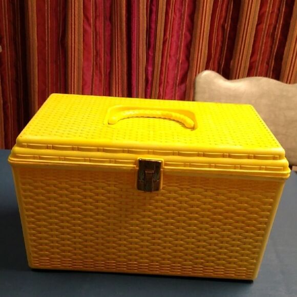 Vintage Yellow Woven Sewing Box Two trays Wil-hold by Wilson Cottagecore - Picture 1 of 13